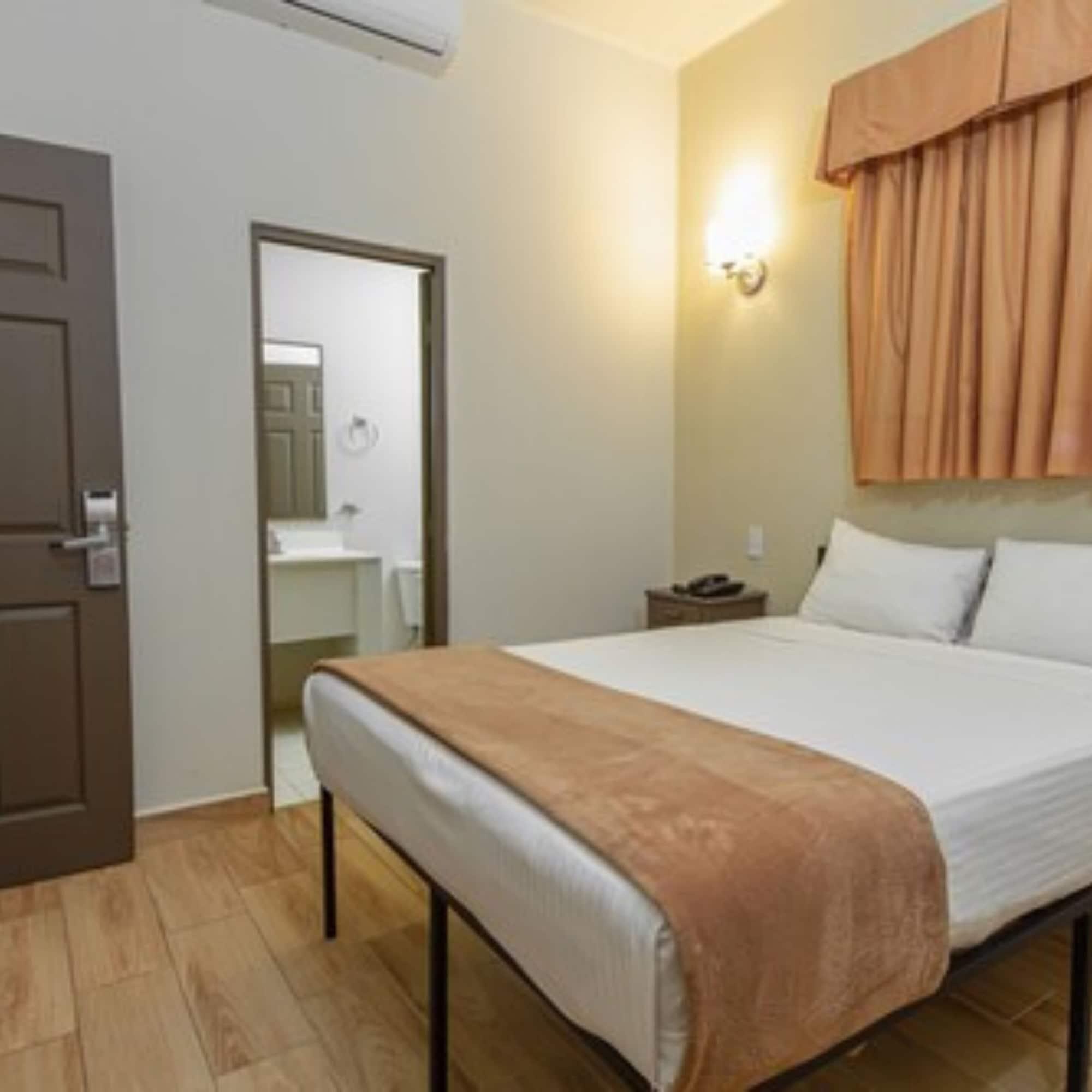 Hotel Plaza Del Arco Express Monterrey Extérieur photo