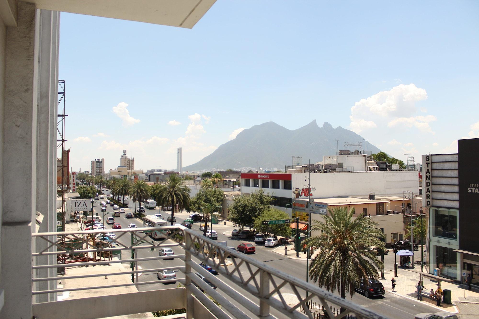 Hotel Plaza Del Arco Express Monterrey Extérieur photo