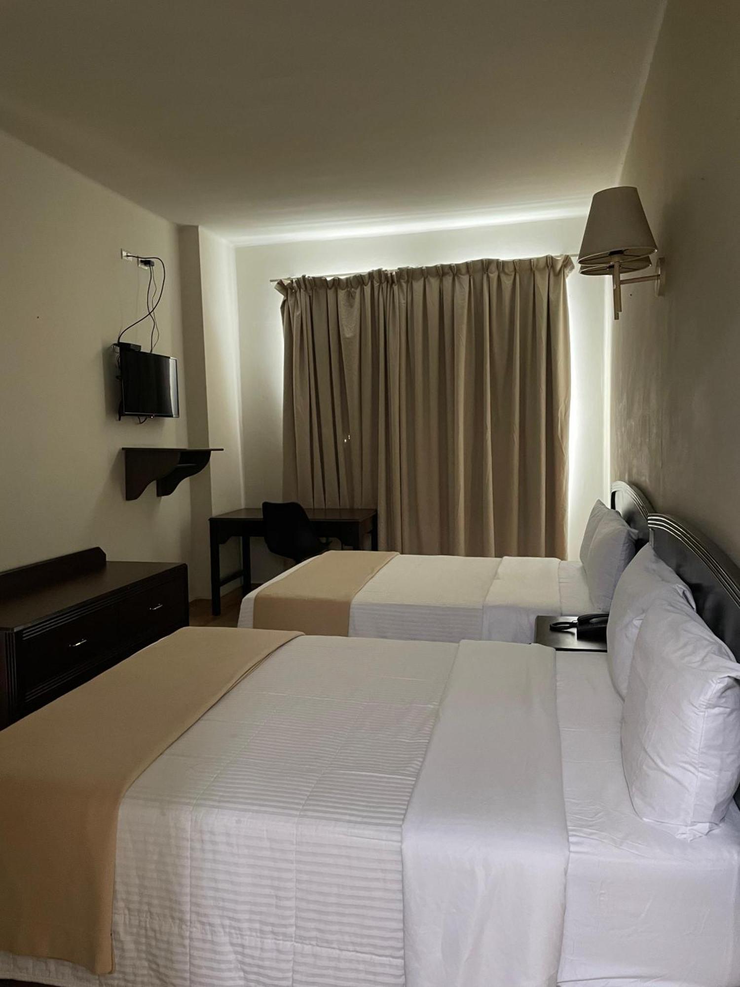 Hotel Plaza Del Arco Express Monterrey Extérieur photo