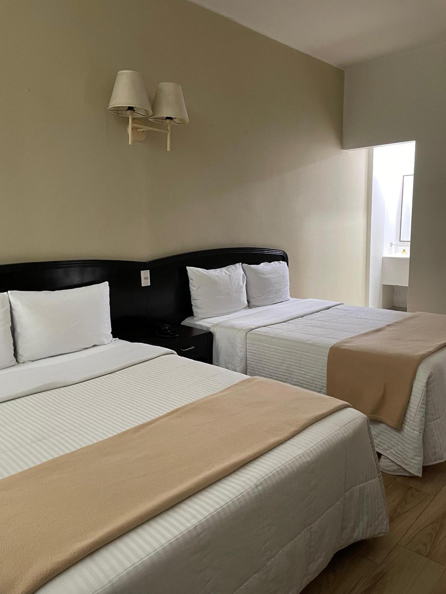 Hotel Plaza Del Arco Express Monterrey Extérieur photo