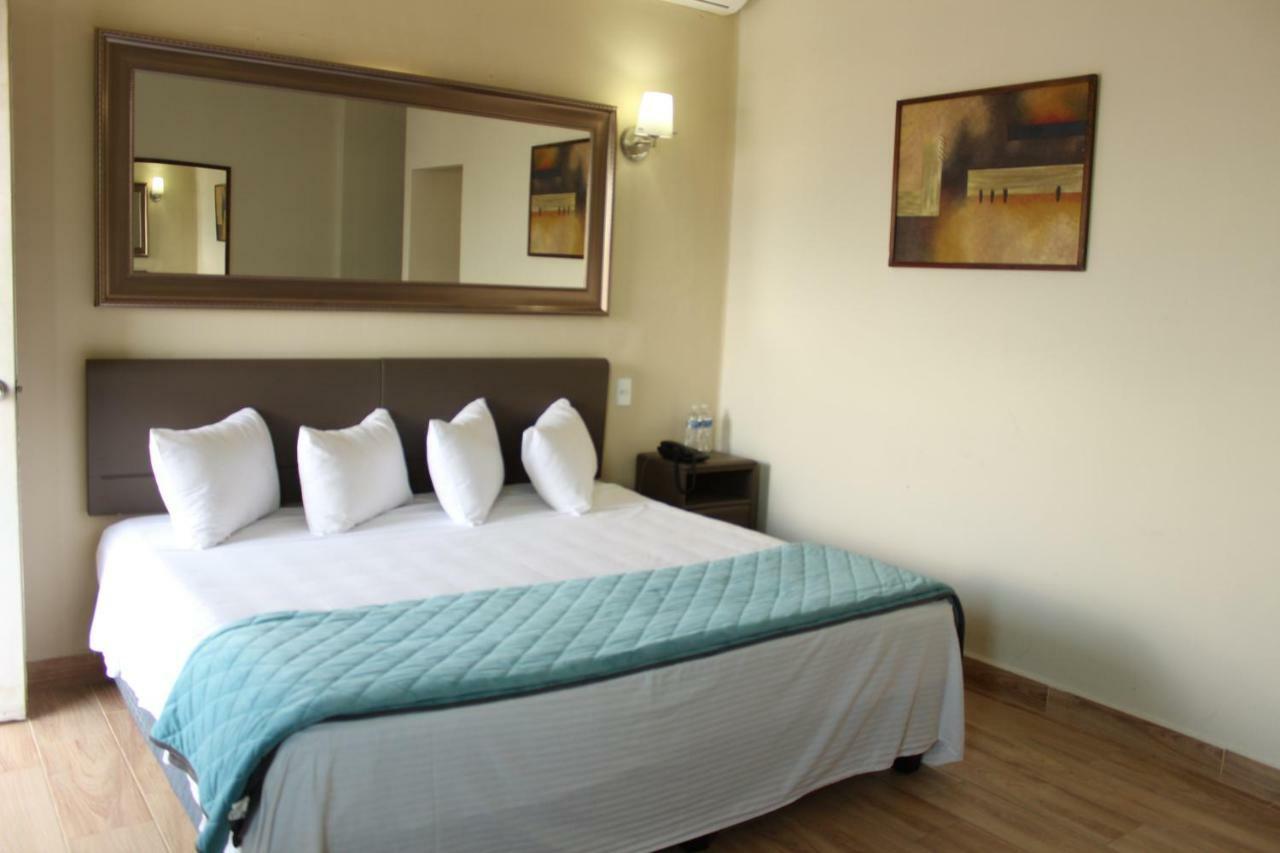 Hotel Plaza Del Arco Express Monterrey Extérieur photo