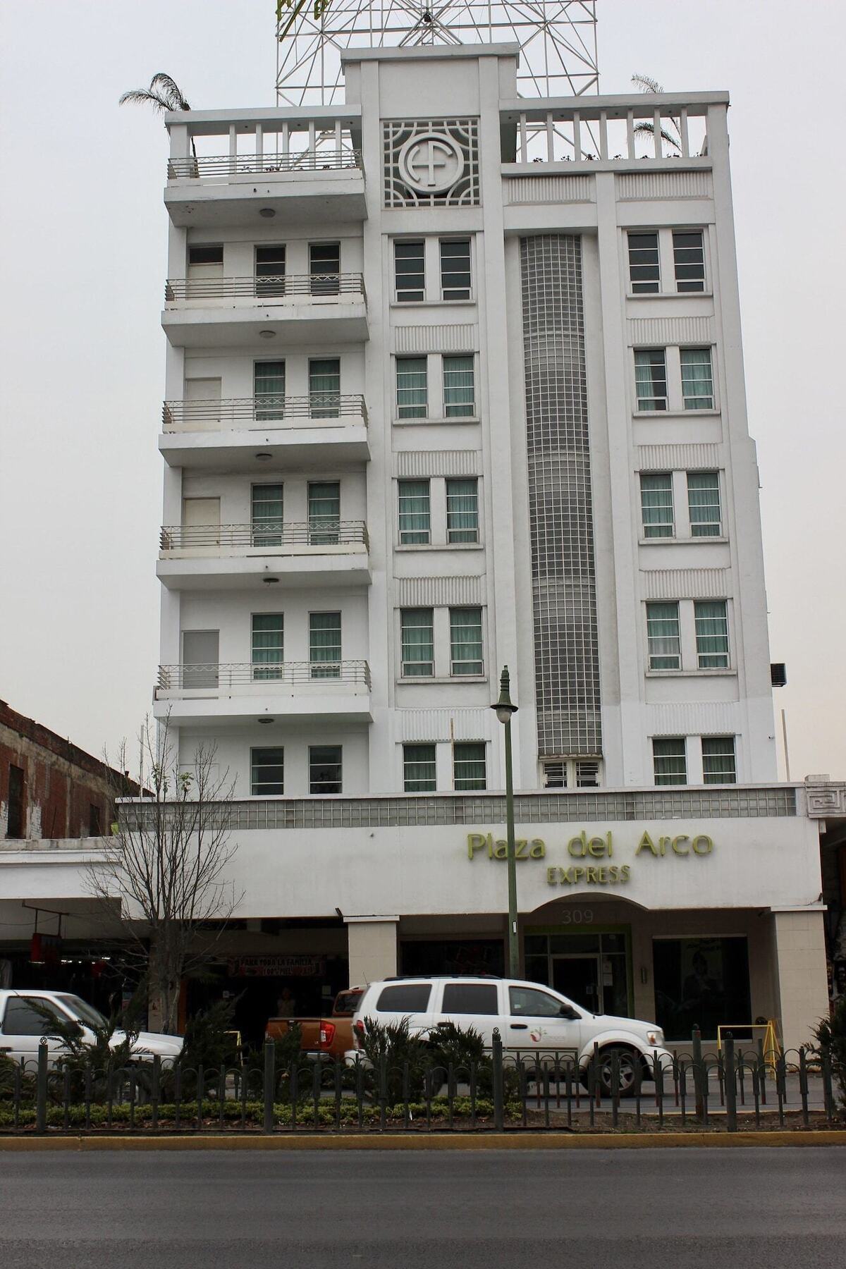 Hotel Plaza Del Arco Express Monterrey Extérieur photo